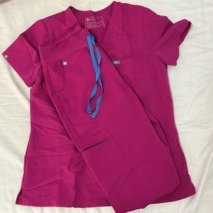 FIGS Women’s scrubs set! Size small in pink